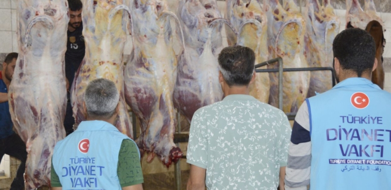 Türkiye Diyanet Vakfı Kızıltepe’de kurban kesimi ve dağıtımında bulundu