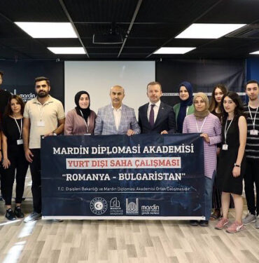Vali Demirtaş Öğrencileri Yurtdışına Uğurladı