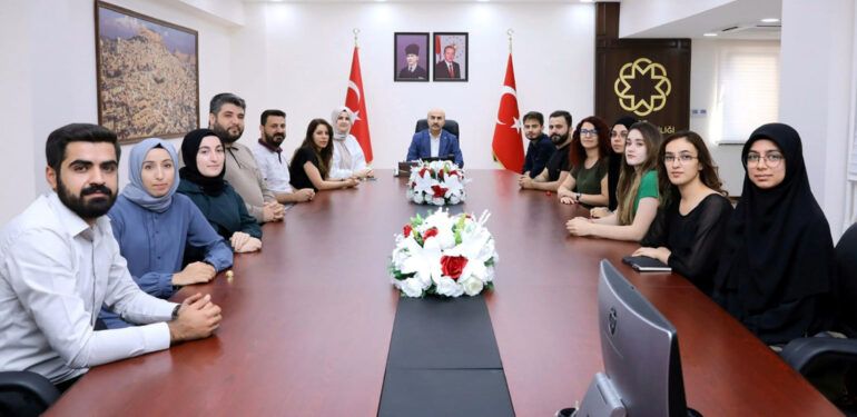 Demirtaş, Romanya ve Bulgaristan’dan dönen gençlerle bir araya geldi