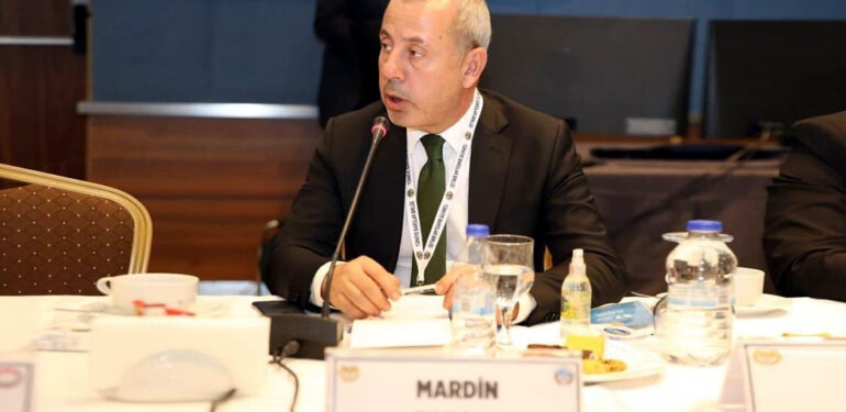 İsmail Elik yeniden Mardin Barosu başkanlığına seçildi