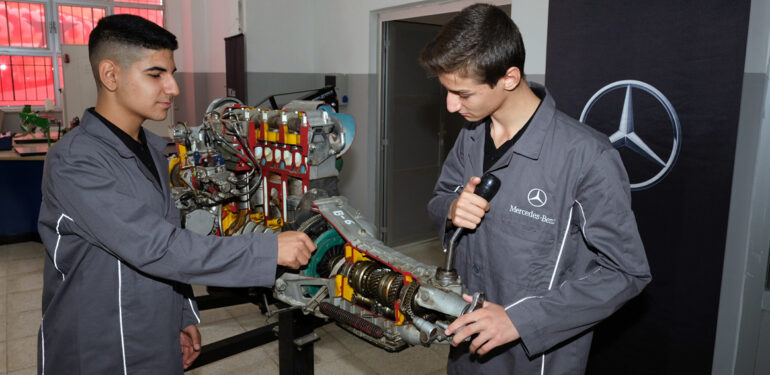 32. Mercedes-Benz Laboratuvarı Kızıltepe’de açıldı