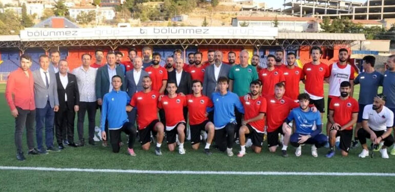 Vali Demirtaş’tan Mardin 1969 spor’a moral ziyareti