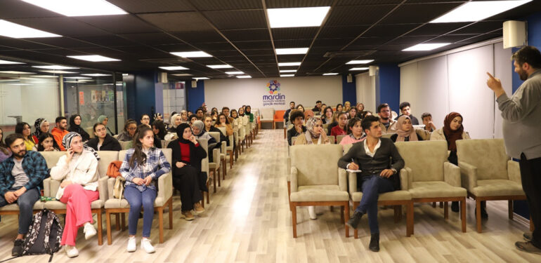 Diplomasi Akademisi 427 Öğrenci ile Eğitimlerine Devam Ediyor.