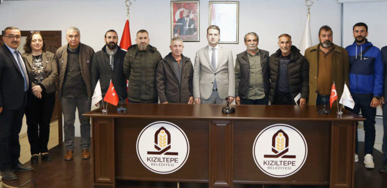 Kızıltepe Belediyesi futbol kulüplerine nakdi destekte bulundu