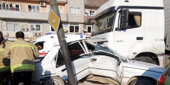Kızıltepe’de TIR ile otomobil çarpıştı: 2 yaralı