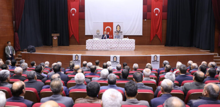Vali Demirtaş ile Kaymakam Cıdıroğlu muhtarlar ile bir araya geldi