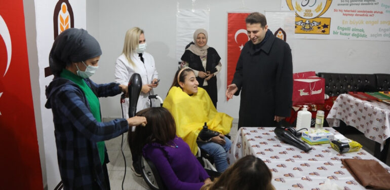 Görme engelli kadınlara ücretsiz kuaförlük hizmeti