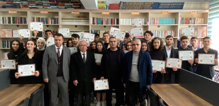 Okullarına örnek bir kütüphane kazandırdılar