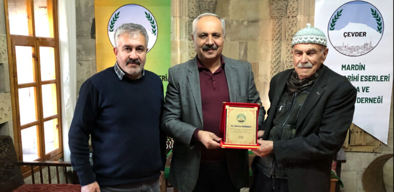 ÇEVDER’den Doğa dostu Erginoğlu’na plaket