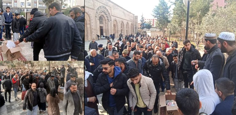 Kızıltepe’de depremzedelere bağış için Cami cemaati sıraya girdi