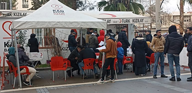Kızıltepeliler kan bağışı için sıraya girdi