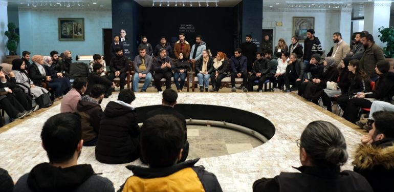 MAÜ Rektörü, deprem destek çalışmaları için öğrenci temsilcileriyle buluştu