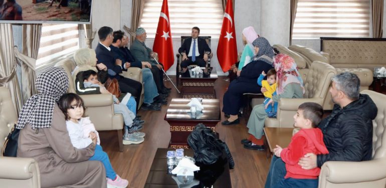 Depremzedelerden Kaymakam Cıdıroğlu’na teşekkür ziyareti