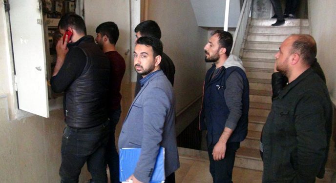 Kaçak kontrolüne gelen DEDAŞ çalışanları darp edildi