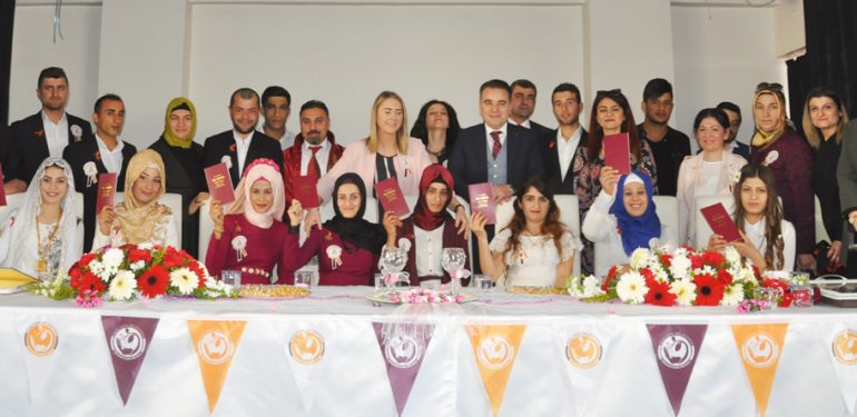 Kızıltepe de 8 Mart’ta 8 çifte nikâh kıyıldı