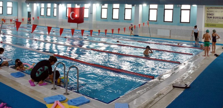 Kızıltepe’de depremzede çocuklar için havuz etkinliği