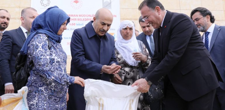 Mardin’de Yüzde 50 Hibe ile Çiftçilere Yem Dağıtıldı