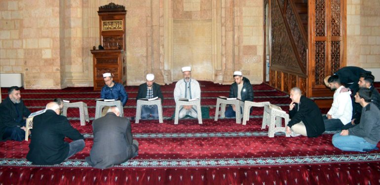 Camilerde mukabele halkaları oluşmaya başladı