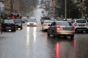 Mardin'de sağanak yağış altyapı yetersizliğini ortaya çıkardı-