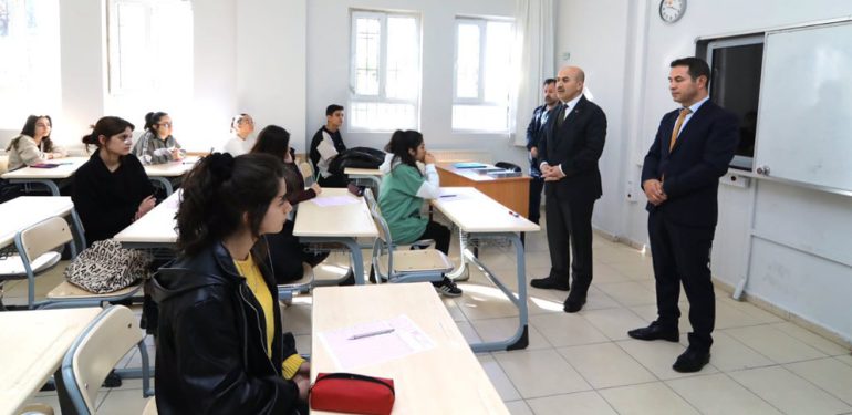 Vali Demirtaş, Deneme Sınavlarına Giren Öğrencilere Başarılar Diledi