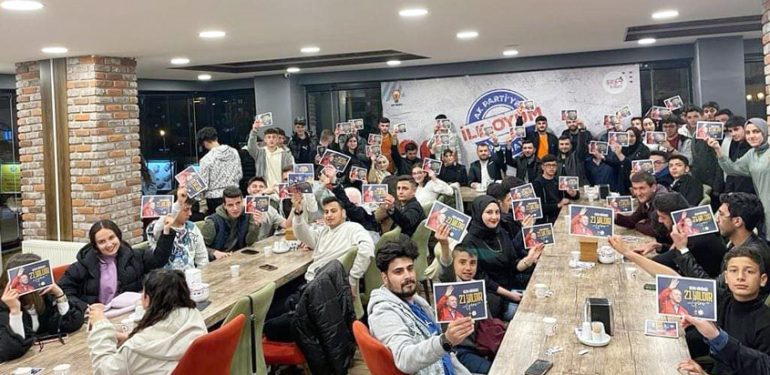 AK Parti İl Başkanı Vahap Alma Gençlerle Bir Araya Geldi