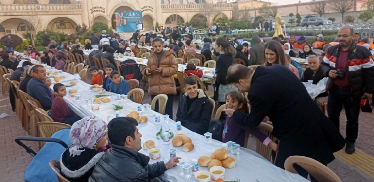 Kaymakam Cıdıroğlu yetim ve öksüz çocuklarla iftarda bir araya geldi