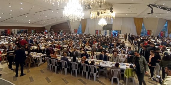 Vali Demirtaş iftarını Kızıltepe’de açtı