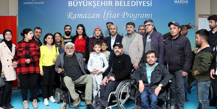 Vali Demirtaş, iftarda engelli bireyler ve STK temsilcileriyle buluştu