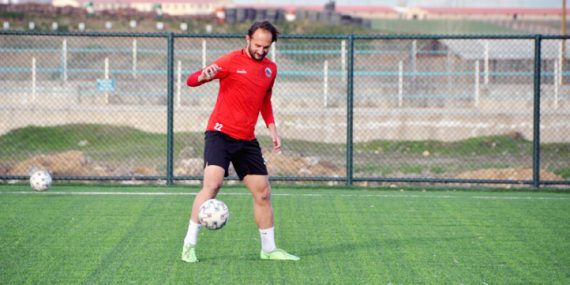 Depremden kurtulan futbolcu takımını şampiyonluğa taşıdı
