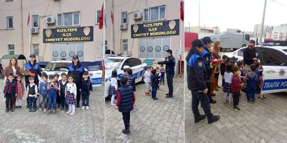 Miniklerden Polise çiçekli kutlama