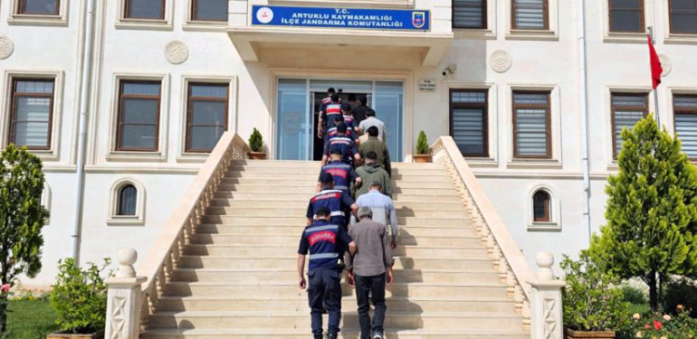 Mardin’de terör operasyonu: 17 gözaltı
