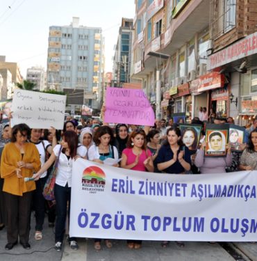 Nuda, kadına şiddeti kınadı-2012