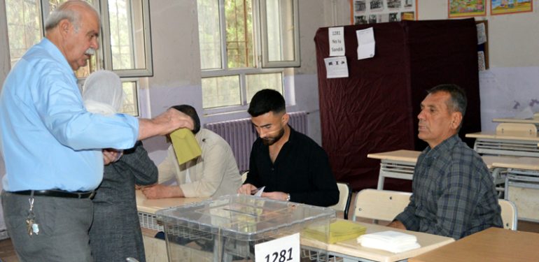 Seçmen ikinci kez sandık başında