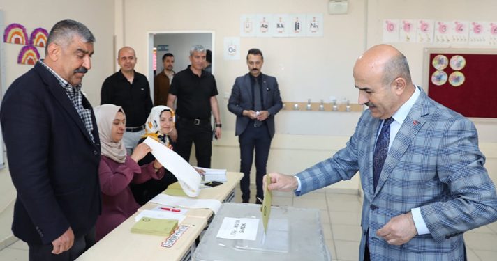 Vali Demirtaş Oyunu Kullandı