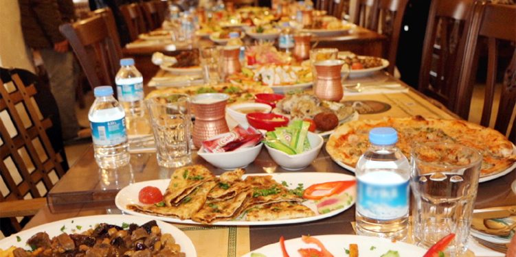 Uzmanlardan bayramda beslenme öneri ve tavsiyeleri!