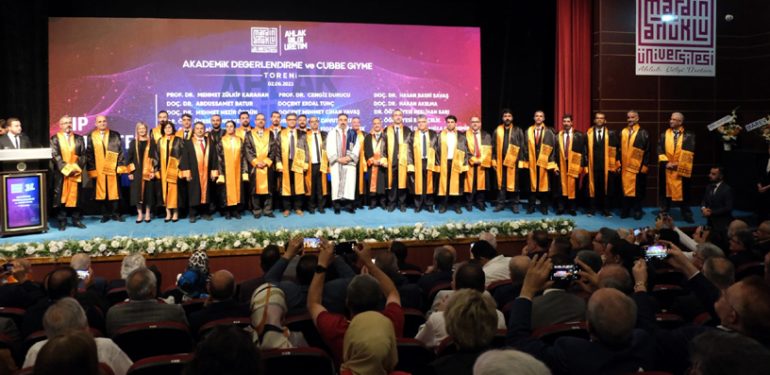 MAÜ’de Akademik Değerlendirme ve Cübbe Giyme Töreni Düzenledi
