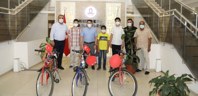 LGS’de İlk Üçe Giren Öğrencilere Bisiklet