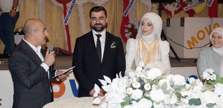 Kılıç ve Kahraman çiftinin nikâhını Kaymakam Cıdıroğlu kıydı