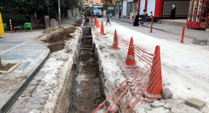 Bir yıl önce yapılan yol doğalgaz çalışması için kazıldı!