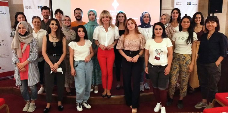 Mardinli kadın sanatçılardan ‘İyilik için Sanat Derneği’nin Projesine yoğun ilgi