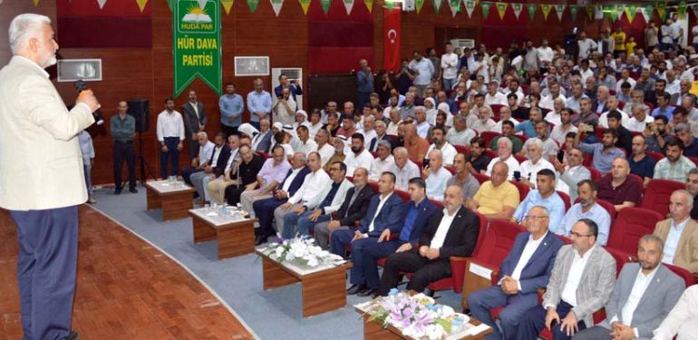 Yapıcıoğlu partisinin Kızıltepe ilçe kongresine katıldı