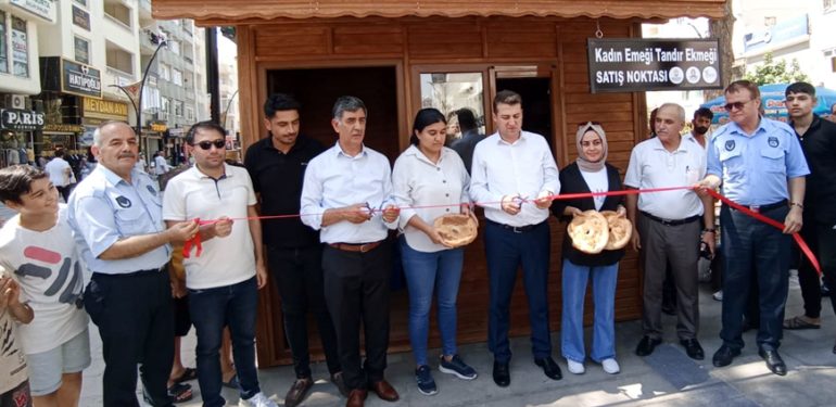 Tandır ekmeği satış noktası açıldı