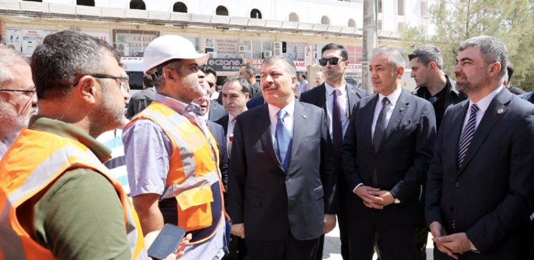 Bakan Koca Kızıltepe Devlet Hastanesi ek inşaatında incelemede bulundu