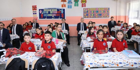 Vali Tuncay Akkoyun ‘‘İlköğretim Haftası’’ Kutlama Programına Katıldı