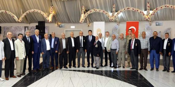 Kaymakamı Şahin Gazilerle yemekte bir araya geldi