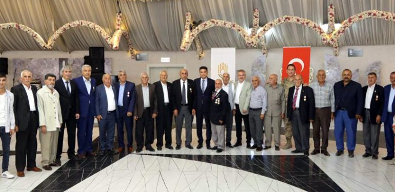 Kaymakamı Şahin Gazilerle yemekte bir araya geldi
