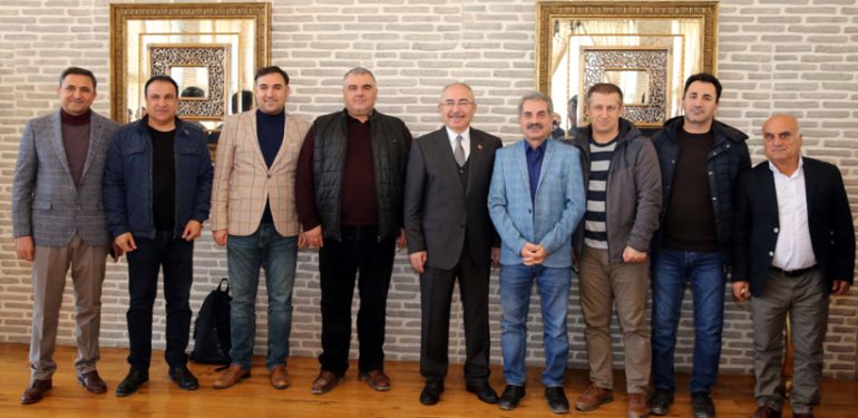 Yaman, şehirde görev yapan gazetecilerle bir araya geldi