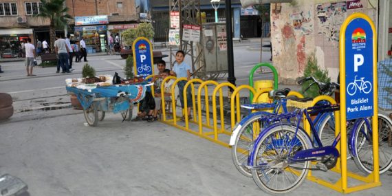 Özgürlük Meydanına Bisiklet Park Etme Yerleri