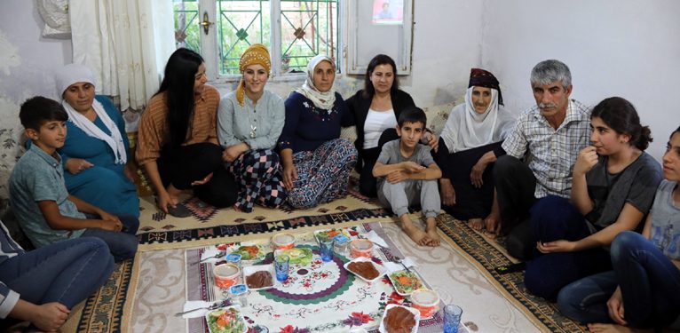 Belediye Başkanı Yılmaz vatandaşın iftar sofrasına konuk oldu