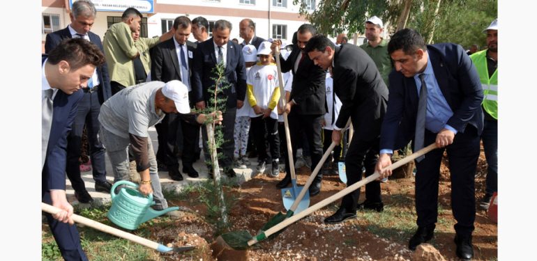 100. Yıl anısına fidanlar toprakla buluşturuldu